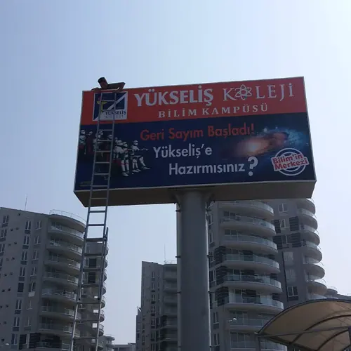 Totem tabela montajı — Güneş Reklam İskenderun
