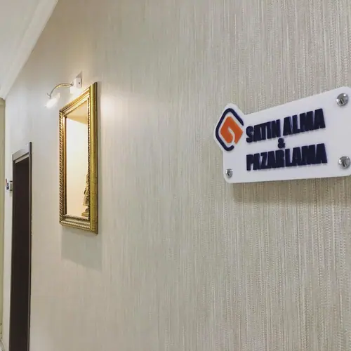 İç mekan yönlendirme tabelası — Güneş Reklam İskenderun